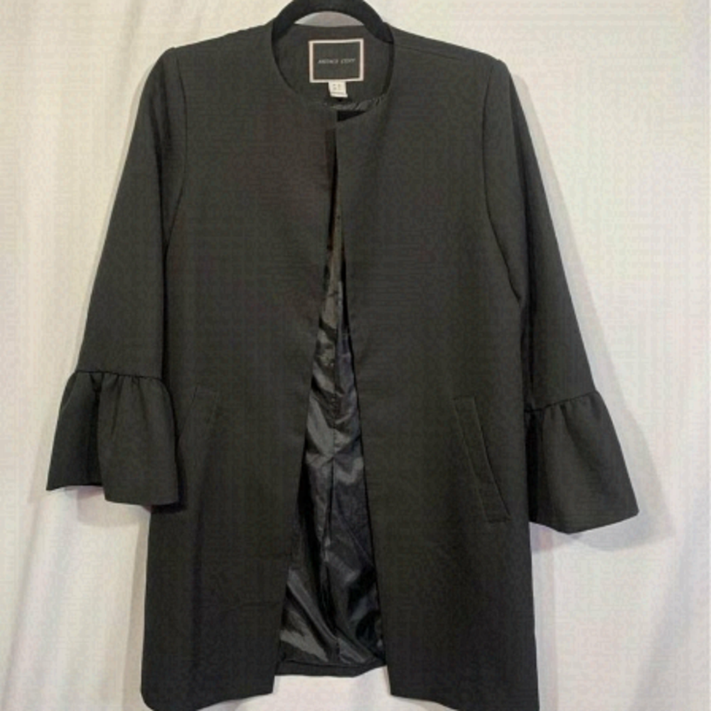 ♠️WOMAN’S jacket. Ruffle hem sleeve. Crew neck. Open front. Lined. Size sm…
